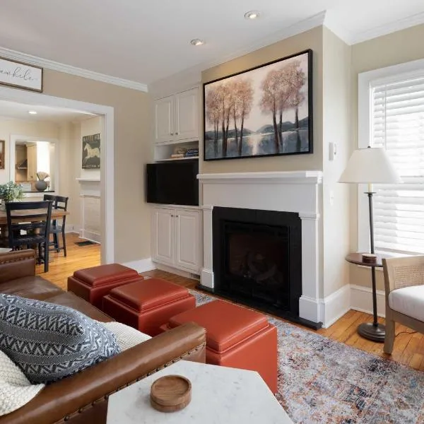 Brooke House In The Heart of Downtown with Patio!, hotel in Lambertville