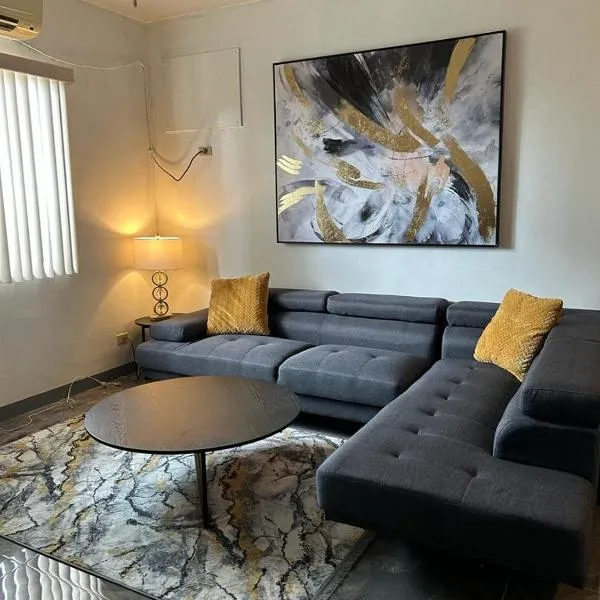 Beautiful Condos walking distance to a private beach!、タムニンのホテル