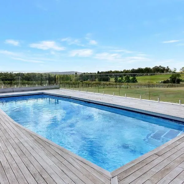 Palmers Lane On Vineyard 5br Homestead with Pool, hotel in Rothbury