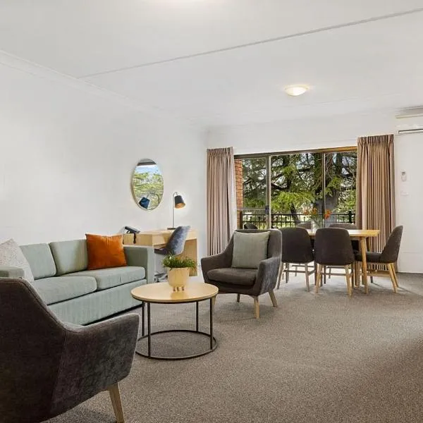 Oxley Court Serviced Apartments, hotel in Canberra