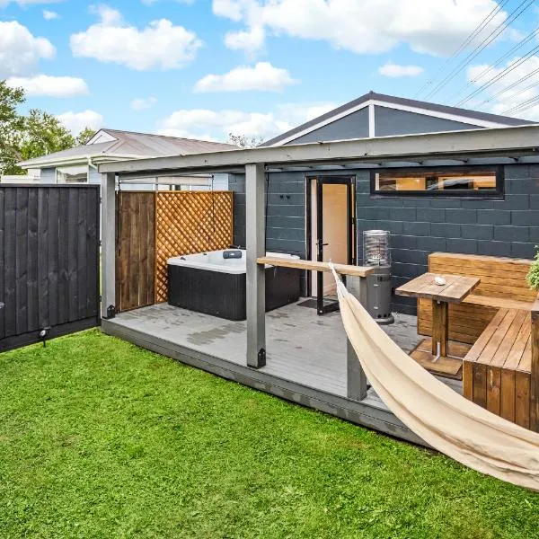 Studio Unit with Spa Bath, hotel v Christchurchu