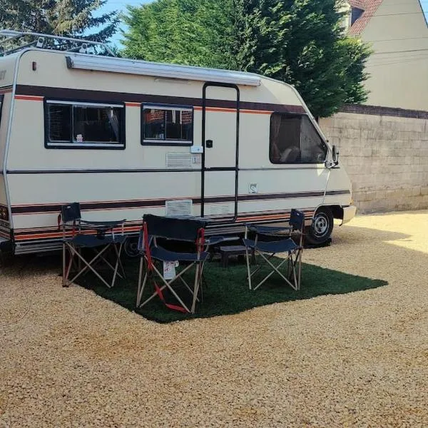 Camping-car vintage, hotelli kohteessa Venette