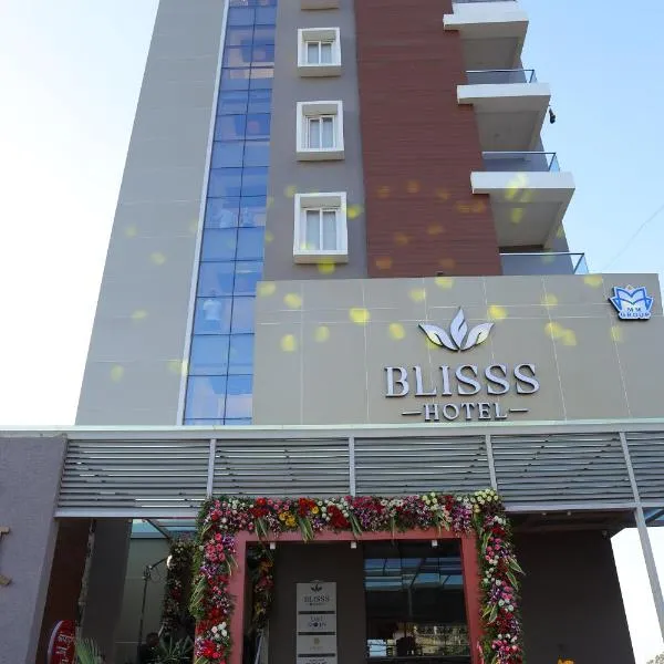 Blisss Hotel Kolhapur, hotel en Alta