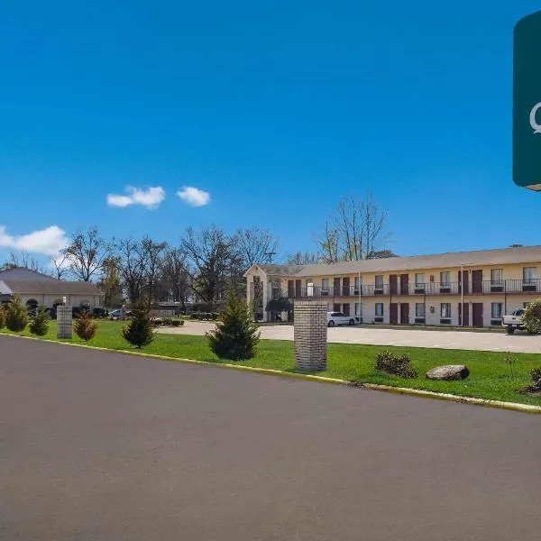 Quality Inn & Suites, hotel v destinaci West Helena