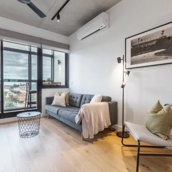 Lovely 2 bedroom apt with views to South Yarra - 03178,位于墨尔本的酒店
