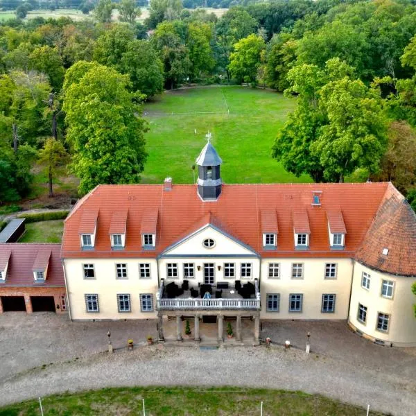 Hotel Schloss Grochwitz (garni), hotelli kohteessa Arnsnesta