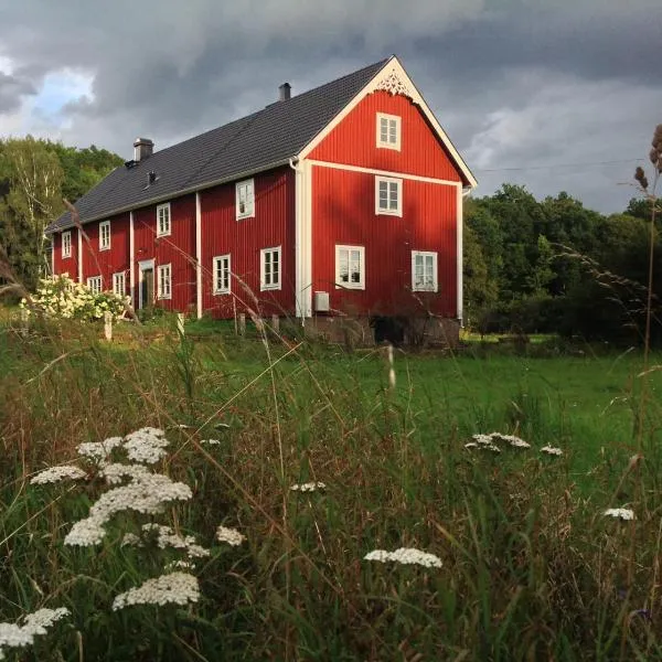 La Maison Rouge de Slätten Bed and Breakfast, hotel em Ryd