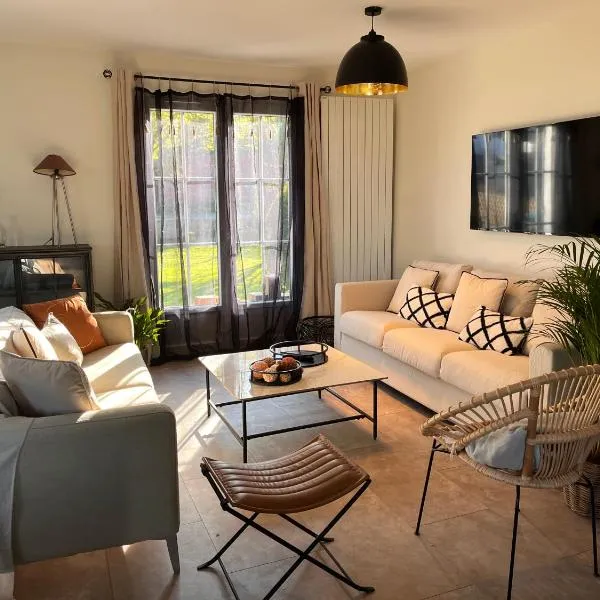 Honfleur - grande maison familiale avec jardin, hotel v destinaci Honfleur