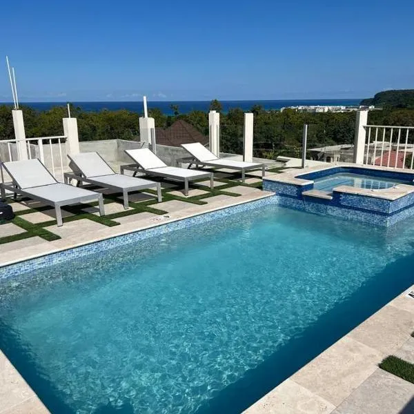 Luxury 1 Bedroom & Rooftop Pool unit #2, hotel v destinaci Falmouth