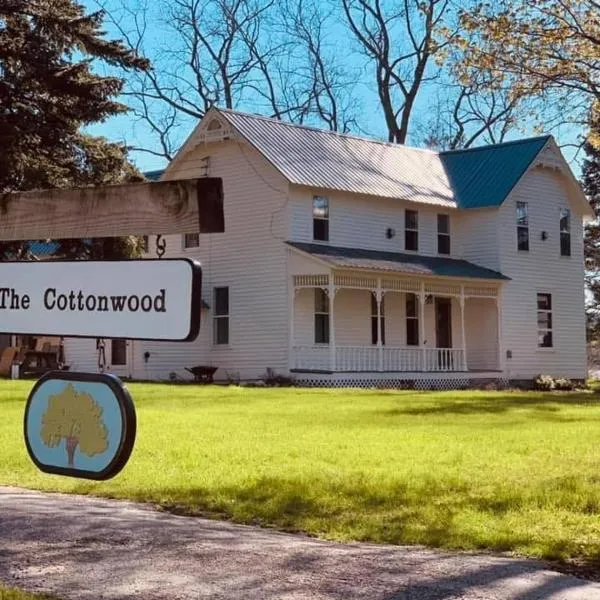 The Cottonwood Inn B&B, hotel i Glen Arbor