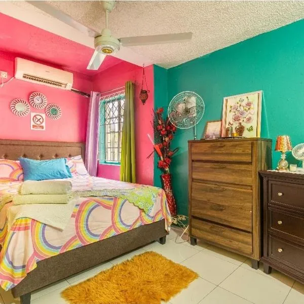 Colorful Private Room Oasis, hotel a Montego Bay
