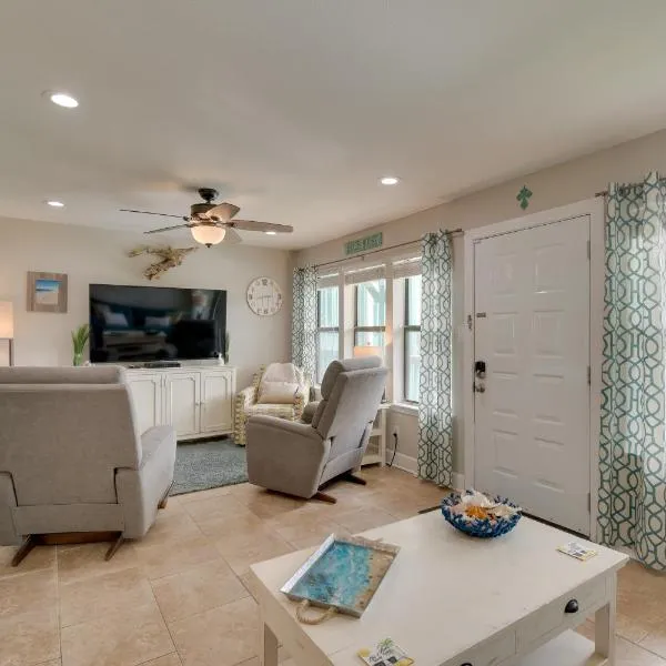 Vibrant Gulf Shores Getaway with Pool and Beach Access, hotel in Gulf Shores