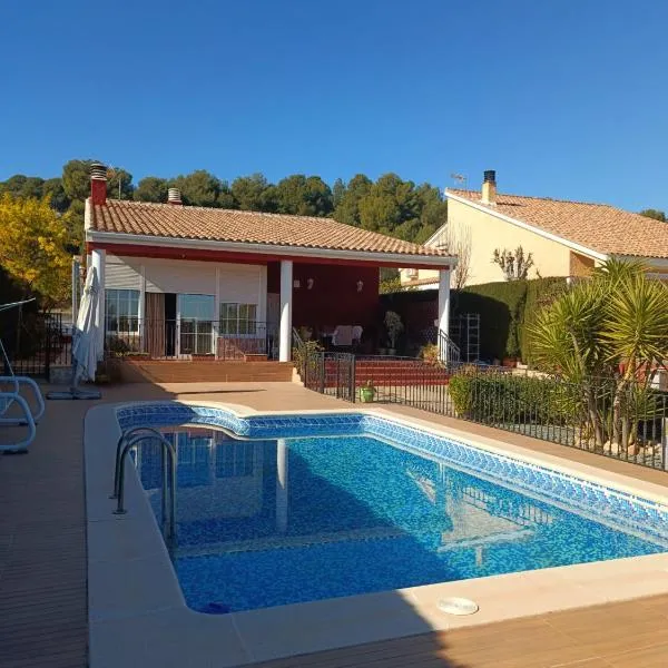 Chalet con piscina en Liria, Hotel in Lliria