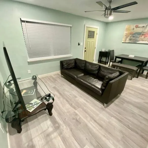 Serene renovated oasis near downtown area, hotel in Gainesville
