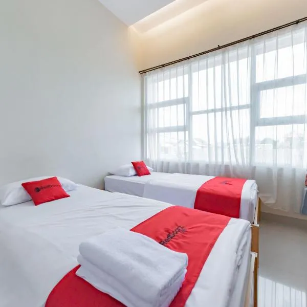 RedDoorz Syariah near DPRD Kabupaten Subang, hotel v destinaci Subang