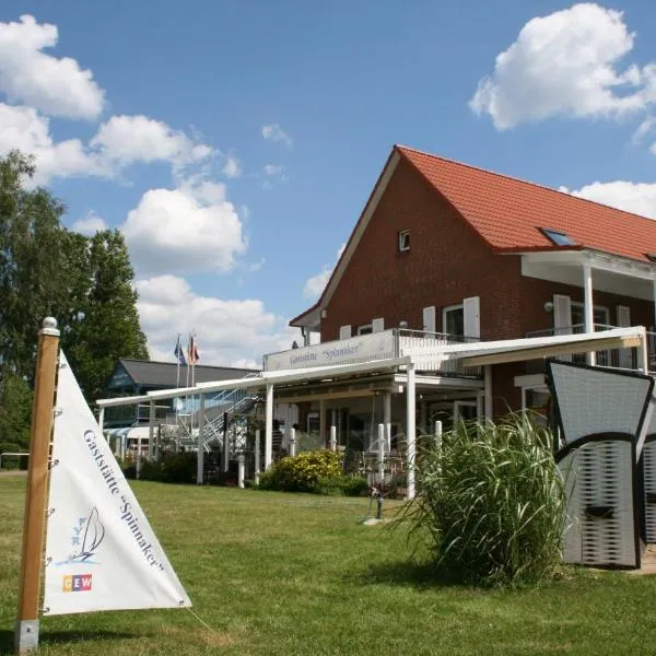 Ferienzentrum Yachthafen Rechlin, hotel in Qualzow