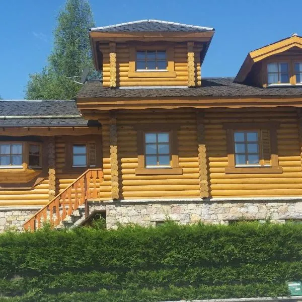 Le Renne Blanc Pyrénées de France، فندق في فونت رومو