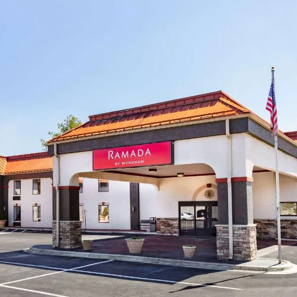 Ramada by Wyndham Hendersonville, hotell i Hendersonville