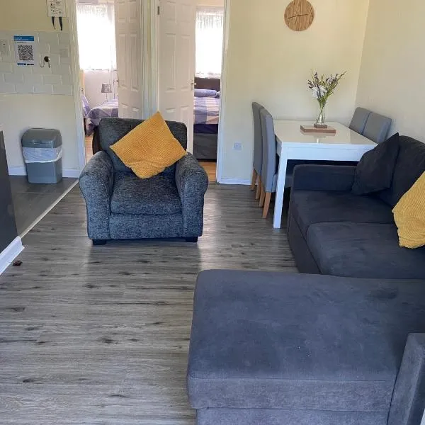 MaterMolly Hemsby Chalet Hire 240 Belle aire beach road Hemsby NR29 4HZ, hotel a Hemsby