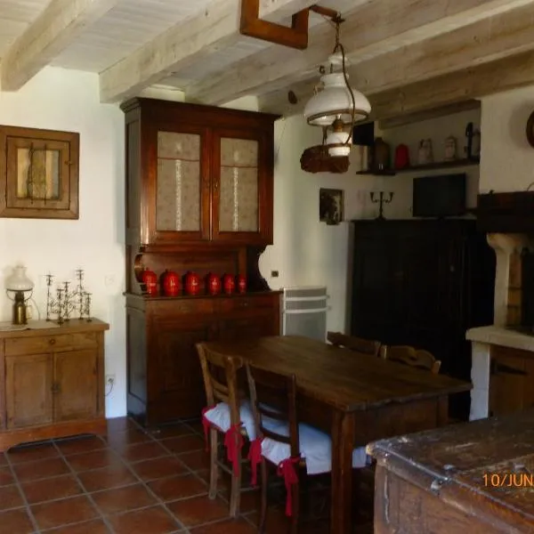 Maison de village, hotel in Saint-Paul-des-Fonts