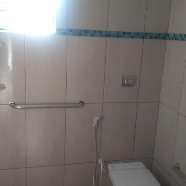 Casa familiar quarto, cozinha, banheiro e piscina a praia está a 700 metros - Foto 3