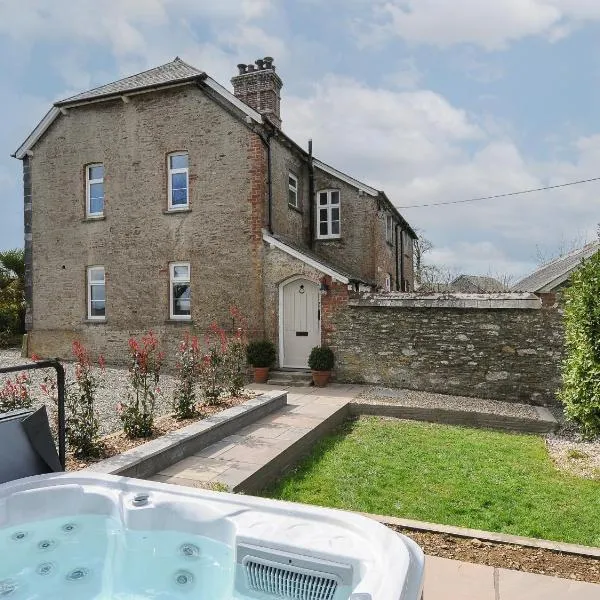 Skylarks, hotel in Looe