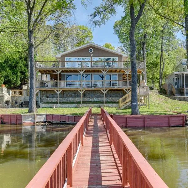 Pet-Friendly Lexington Vacation Rental on Lake!, hôtel à Lexington