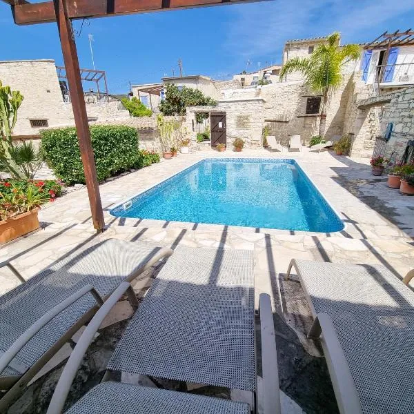 Poseidon's Pool Paradise, hotel in Anaphotia