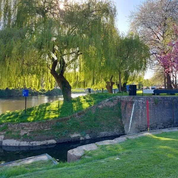 Waters Edge, Town house in Stourport-on-Severn, hotel in Stourport