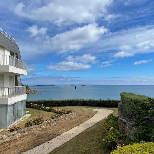 Appt T2 vue imprenable sur Mer, hotel in Saint-Quay-Portrieux