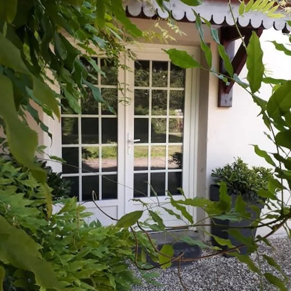 Studio dans propriété avec piscine chauffée, hotel en Vernon