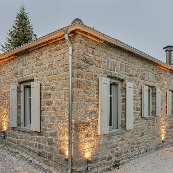 LozArt Traditional Stone House、Ellinikónのホテル