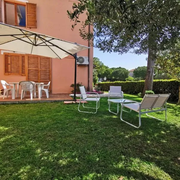 N172 - Numana, meraviglioso trilocale con giardino, hotell i Sirolo