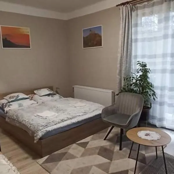 Karancs Apartman Salgótarján, hotel in Salgótarján