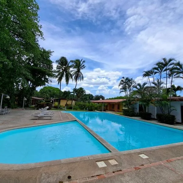 Hotel Las Espuelas, Bar & Restaurant, hotel en Liberia