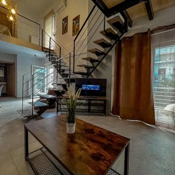 Escala Double Loft 1 & Parking in the City Center, hotel v destinaci Volos