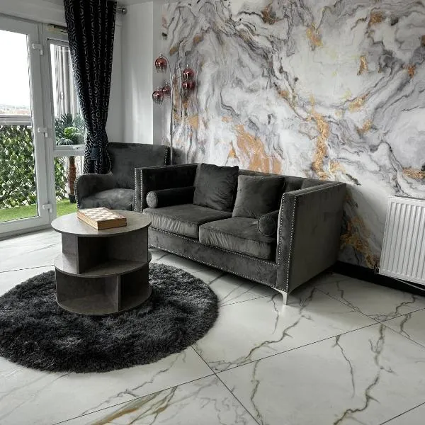 Two bed apartment with balcony Slough,Windsor,Legoland, ξενοδοχείο στο Σλάου