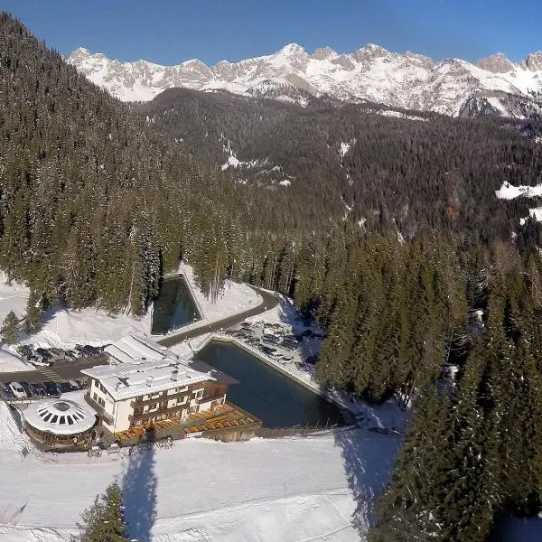 Hotel Pensione Dolomiti, hotell sihtkohas Falcade