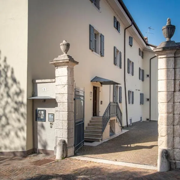 La Canonica Suite Apartments New Location, hotel v destinaci Trento