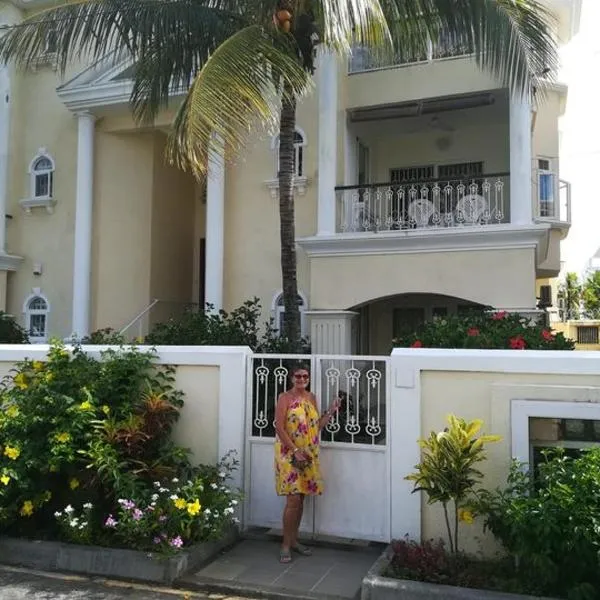 Charming apartment about 120m from the beautiful beach of Trou aux Biches., hotel in Trou aux Biches