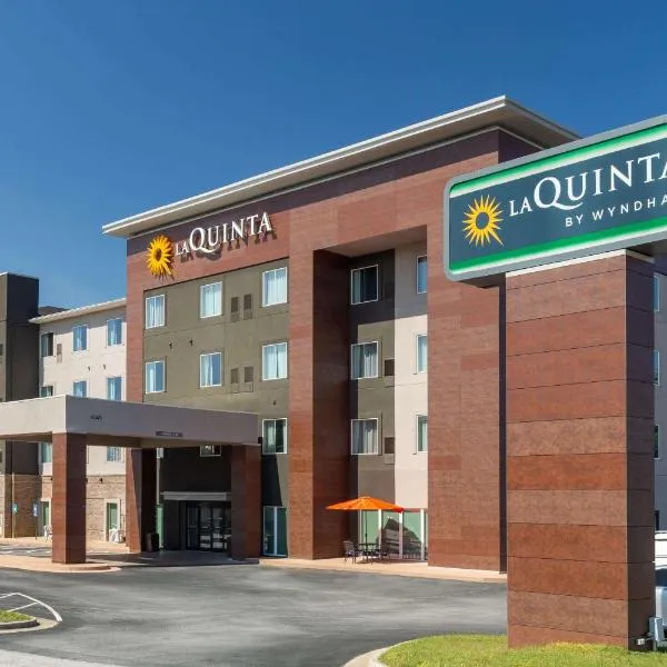 La Quinta Inn & Suites by Wyndham Augusta Fort Eisenhower, ξενοδοχείο σε Grovetown