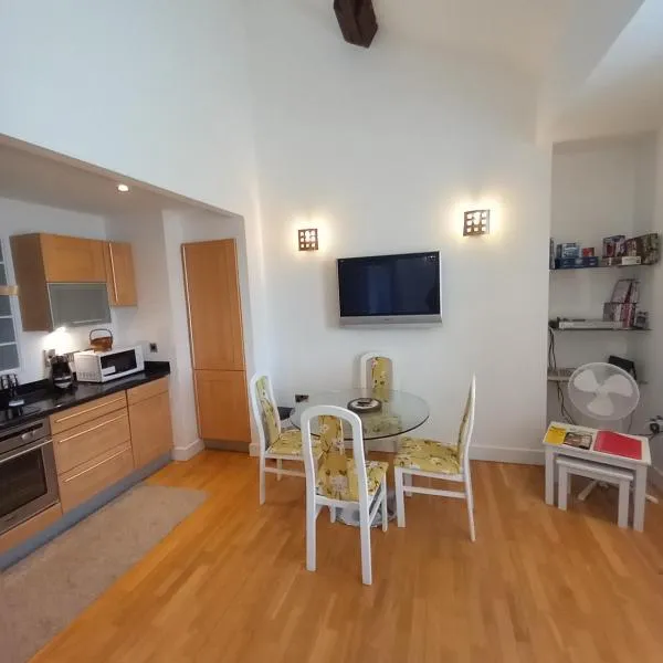 St Martin's View, 17 Easby Hall, 2 Bedroom, 2 bathroom with free private parking, khách sạn ở Scarborough