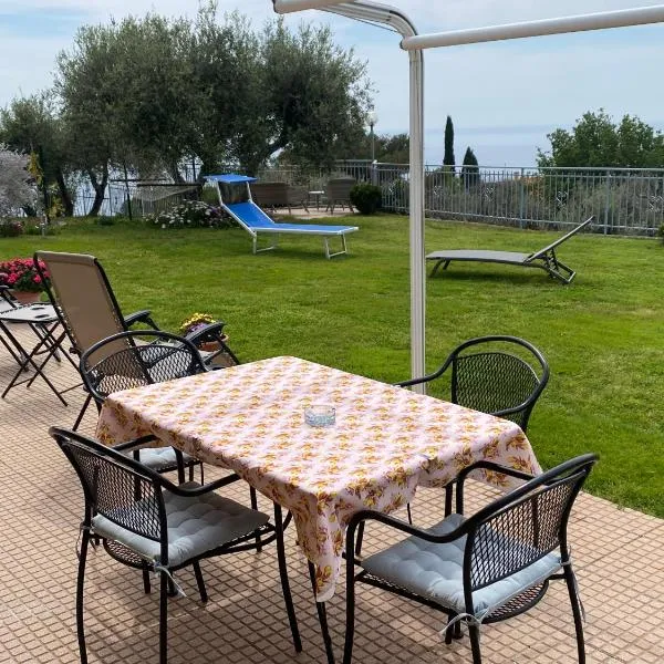 CASA VISTA MARE - Superb garden and Parking included, hotel in Imperia