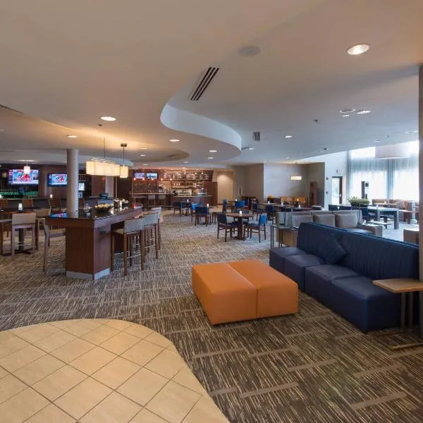 Courtyard by Marriott Canton, hotell i North Canton