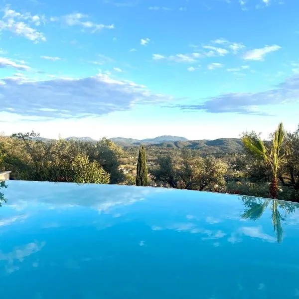 Les Lodges de Saint Cassien 2, hotel v destinaci Montauroux