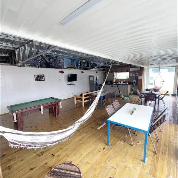 Trip Adventure Hostel, hotel in Porto Belo