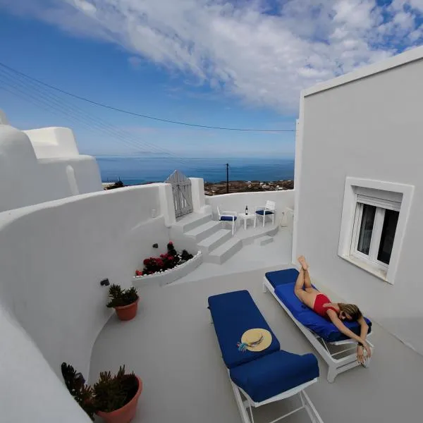 White Swallow Suite Santorini, hotel in Vourvoulos