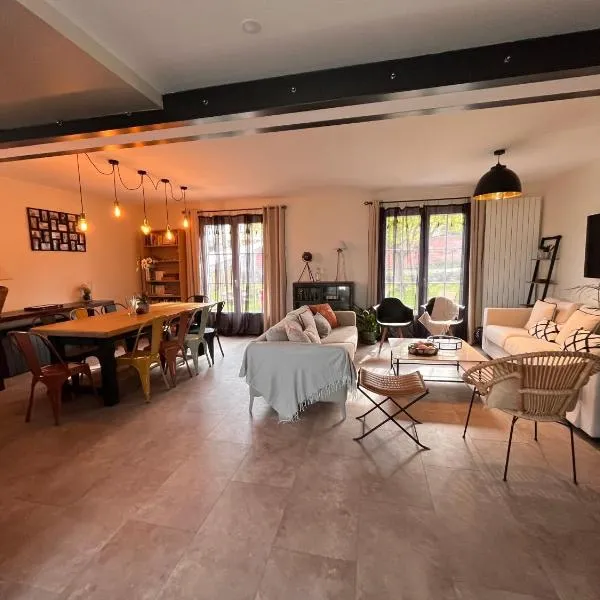 Honfleur - grande maison familiale avec jardin – hotel w mieście Honfleur