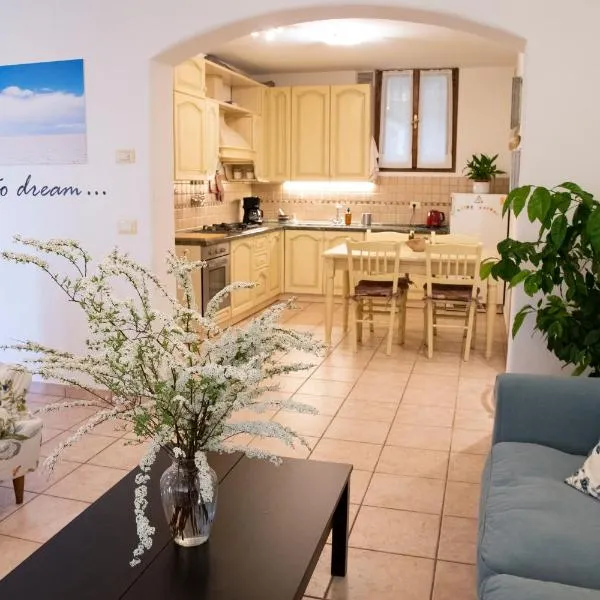 Happy Corner - The home for outdoor lovers, hotel in Revine Lago