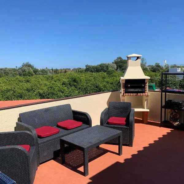 Tavira Unterkunft Entspannung pur!!!, hotel v destinaci Luz de Tavira